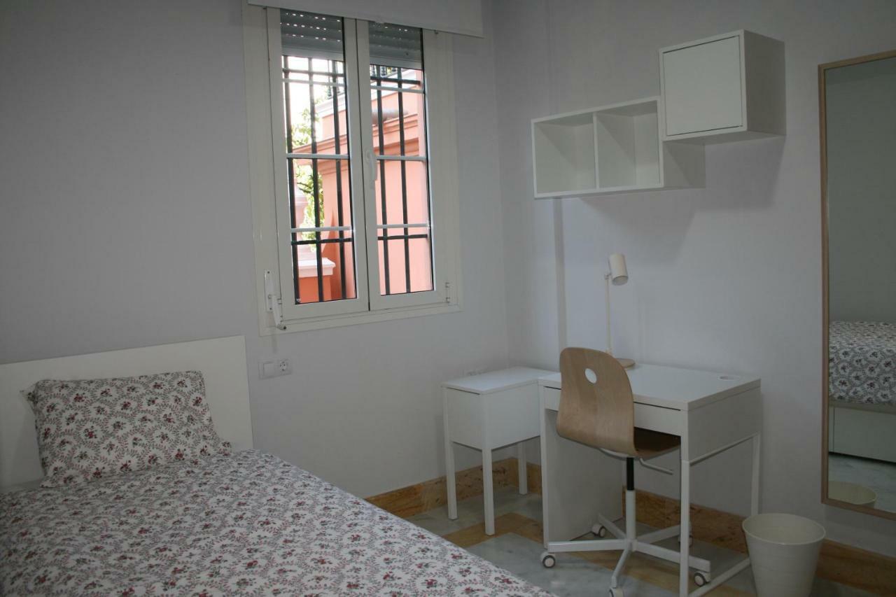 Colegio Mayor Careu - Women Only - University Community Sevilha Exterior foto
